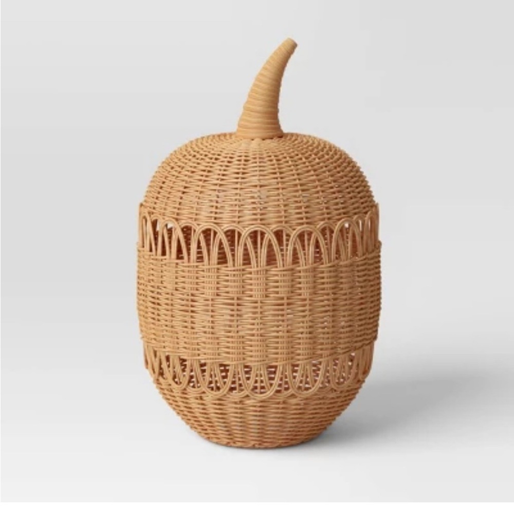 STUDIO MCGEE NWT rattan looped Woven pumpkin -extra large -16”h